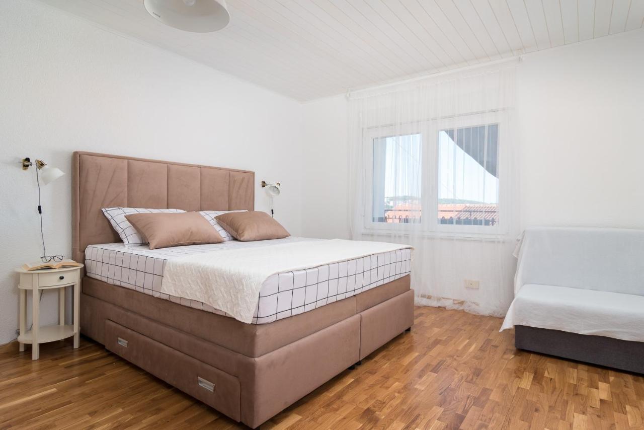 Apartman Regius White Trogir Bagian luar foto
