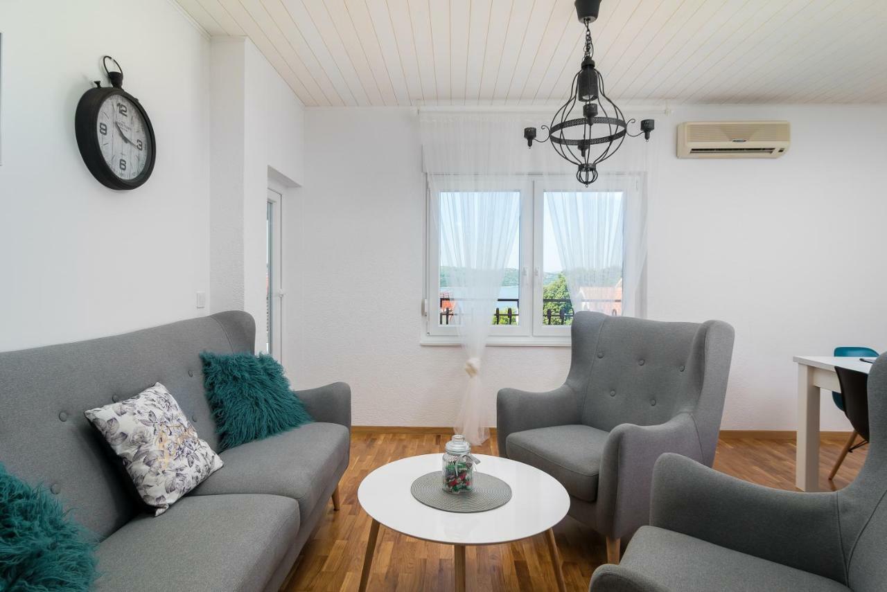 Apartman Regius White Trogir Bagian luar foto